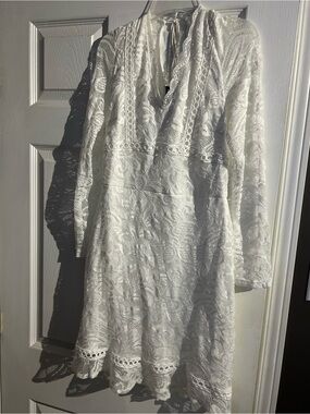 Women's White Long-Sleeve Lace V-Neck Dress